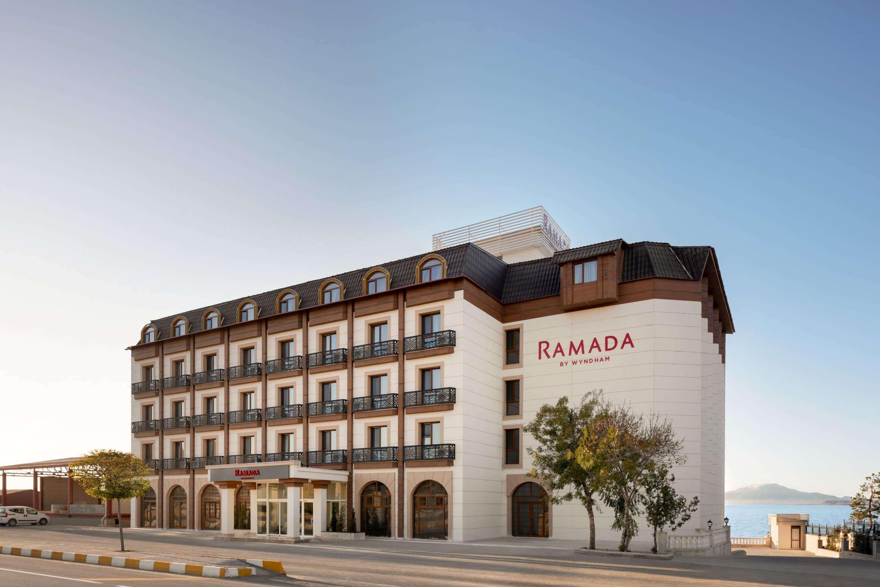 Ramada By Wyndham Van Exterior foto